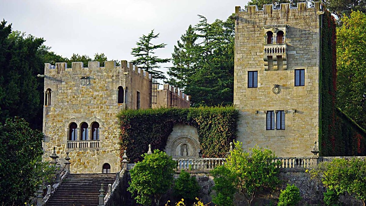 La familia Franco comienza a retirar cientos de pertenencias del Pazo de Meirás