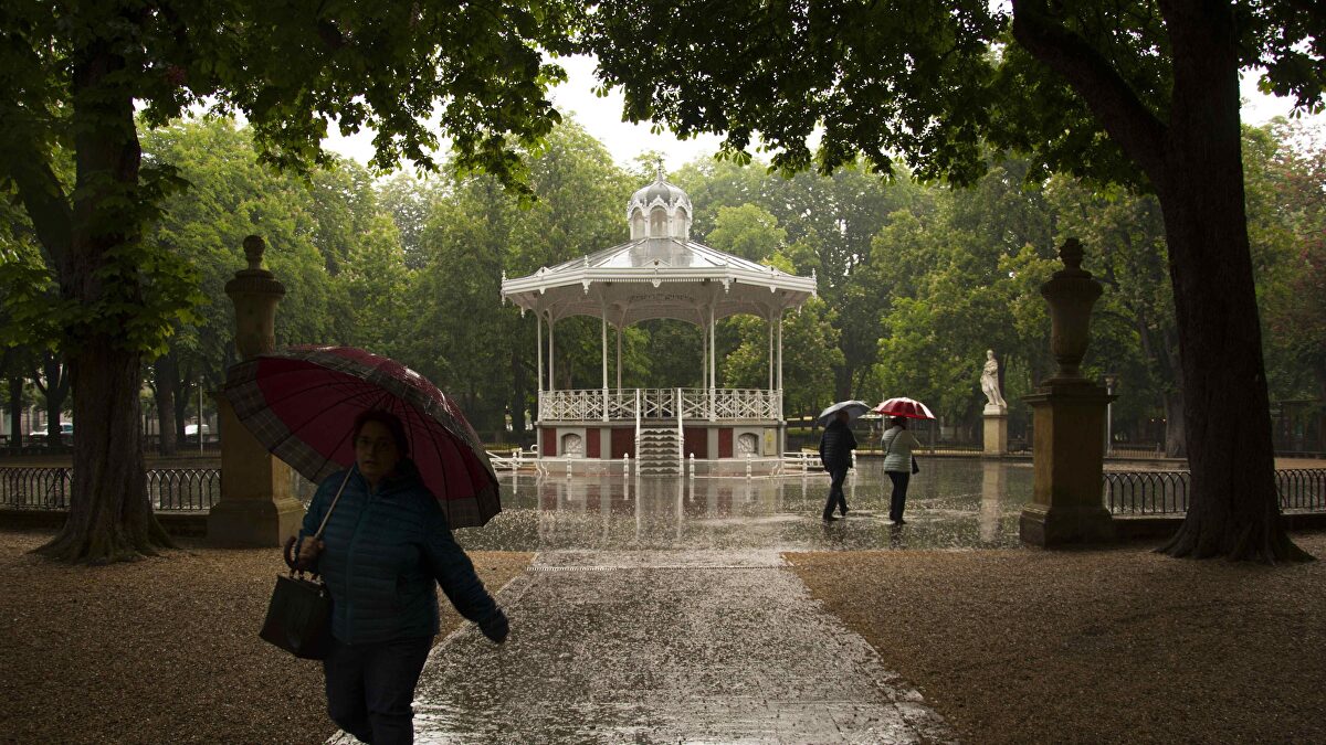 La AEMET activa la alerta en cinco CCAA por el temporal de lluvia, viento y oleaje