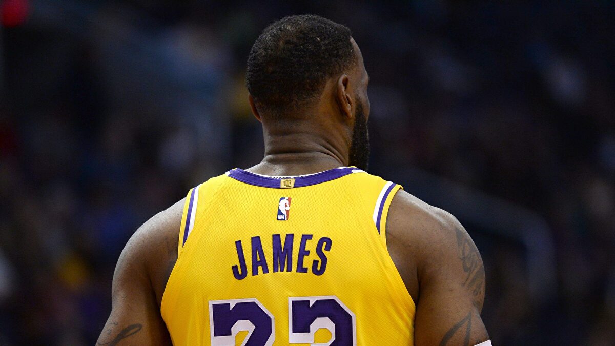LeBron James sacrifica su racha histórica de 1.297 partidos por el bien de los Lakers