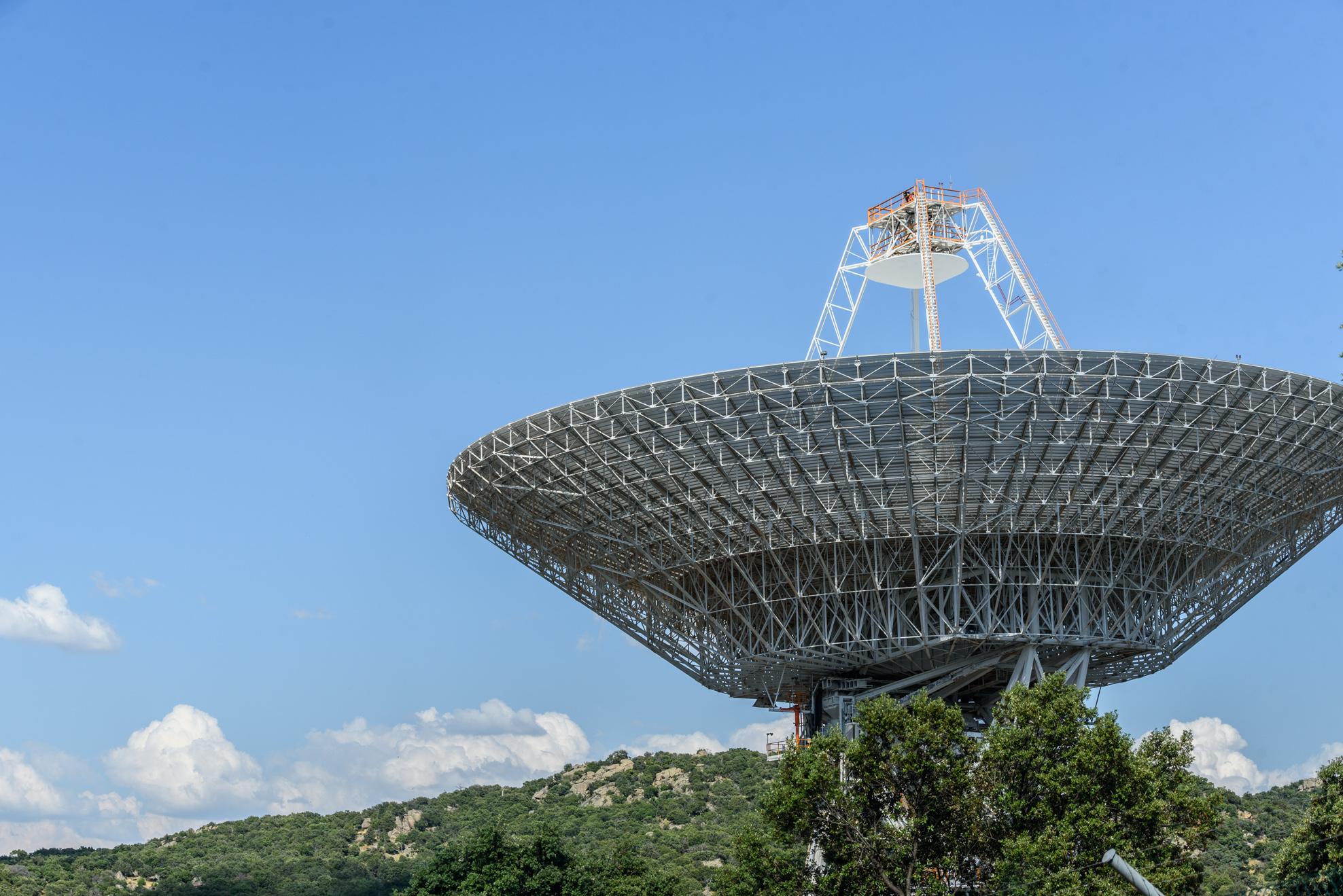 El embajador de EEUU destaca el trabajo del complejo de la NASA en Robledo durante Artemis II
