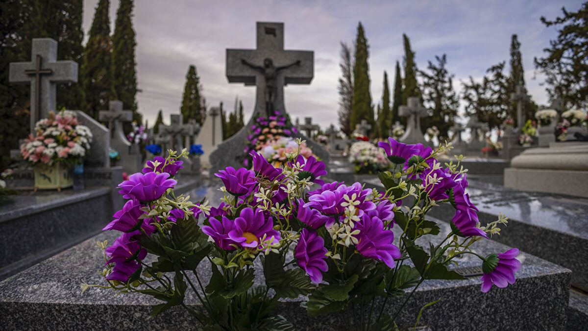 Condenan al Ayuntamiento de Vich por exigir un nivel de catalán medio para trabajar en el cementerio