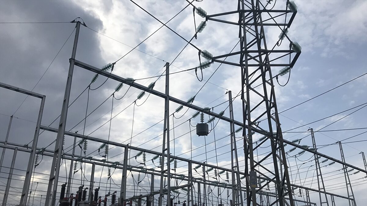 Andalucía denuncia que la planificación eléctrica del Gobierno ignora el 77% de sus propuestas