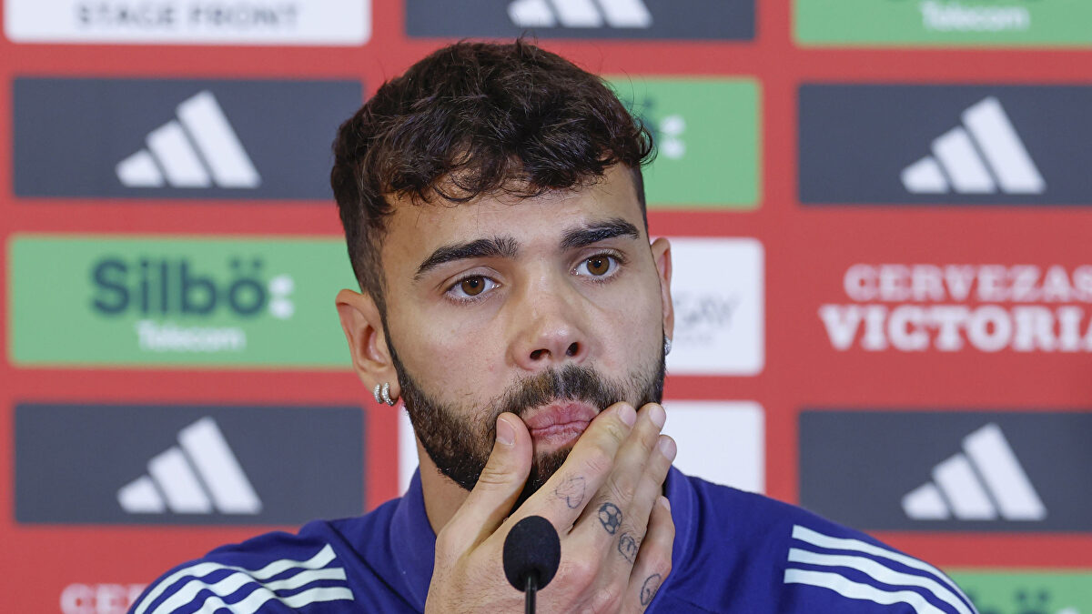 "Se le ningunea porque juega en el Arsenal"