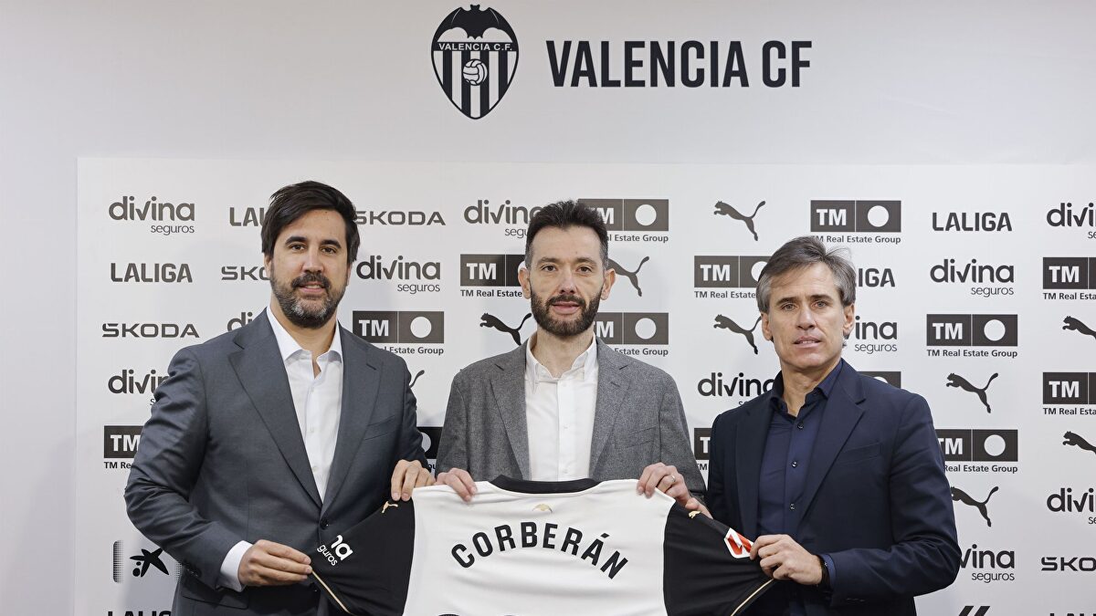 Corberán sentencia a sus jugadores y se juega el puesto tras la debacle del Valencia ante el Oviedo