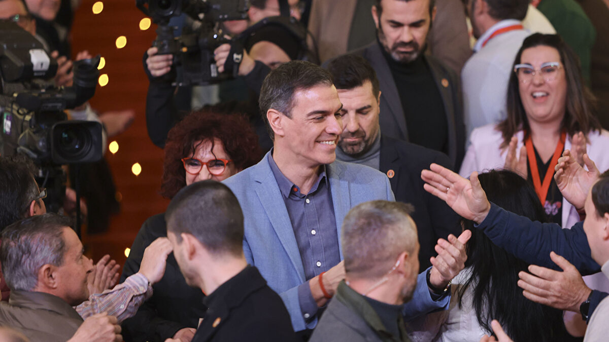 Al sanchismo se le empieza a ver el cartón