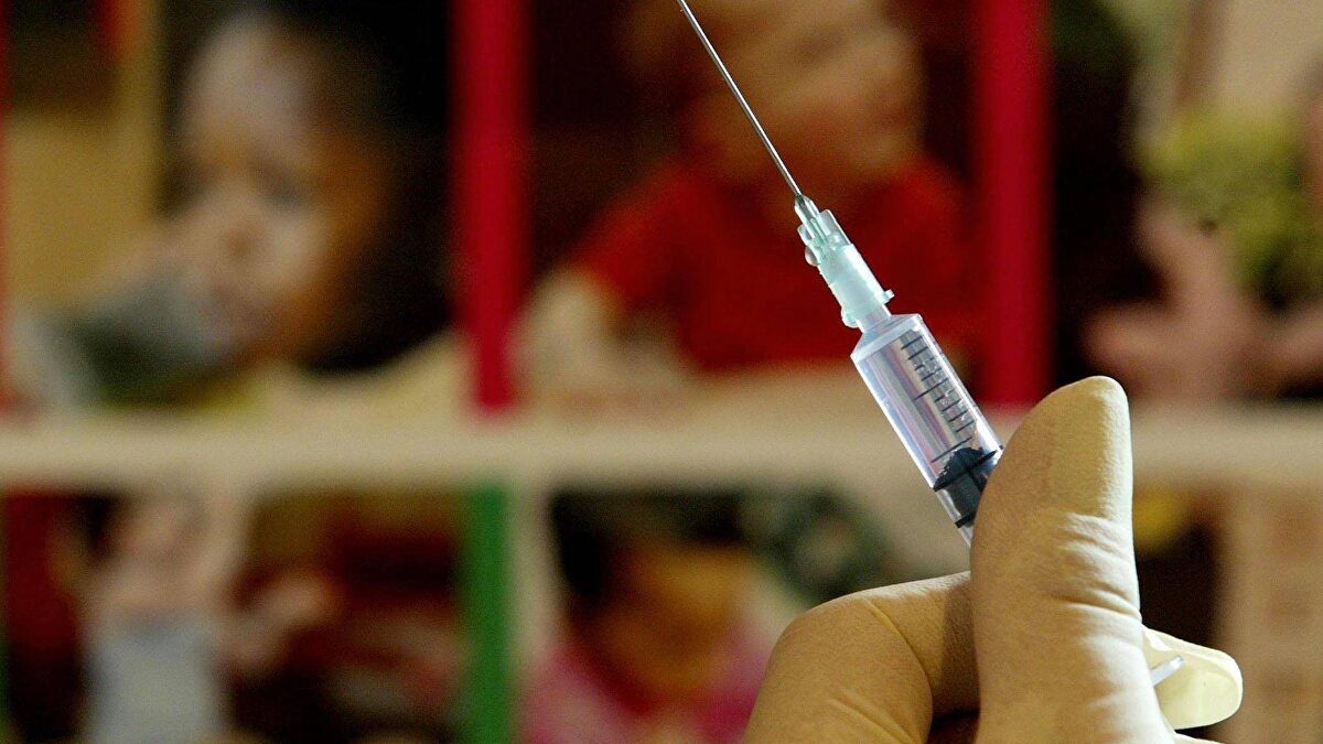 Este lunes comienza en Galicia la vacunación infantil frente a la gripe con un programa piloto en colegios