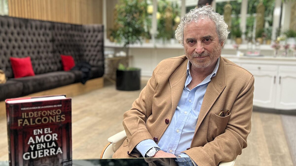 Ildefonso Falcones es excluido de la delegación catalana de la Feria del Libro de Guadalajara por escribir en español