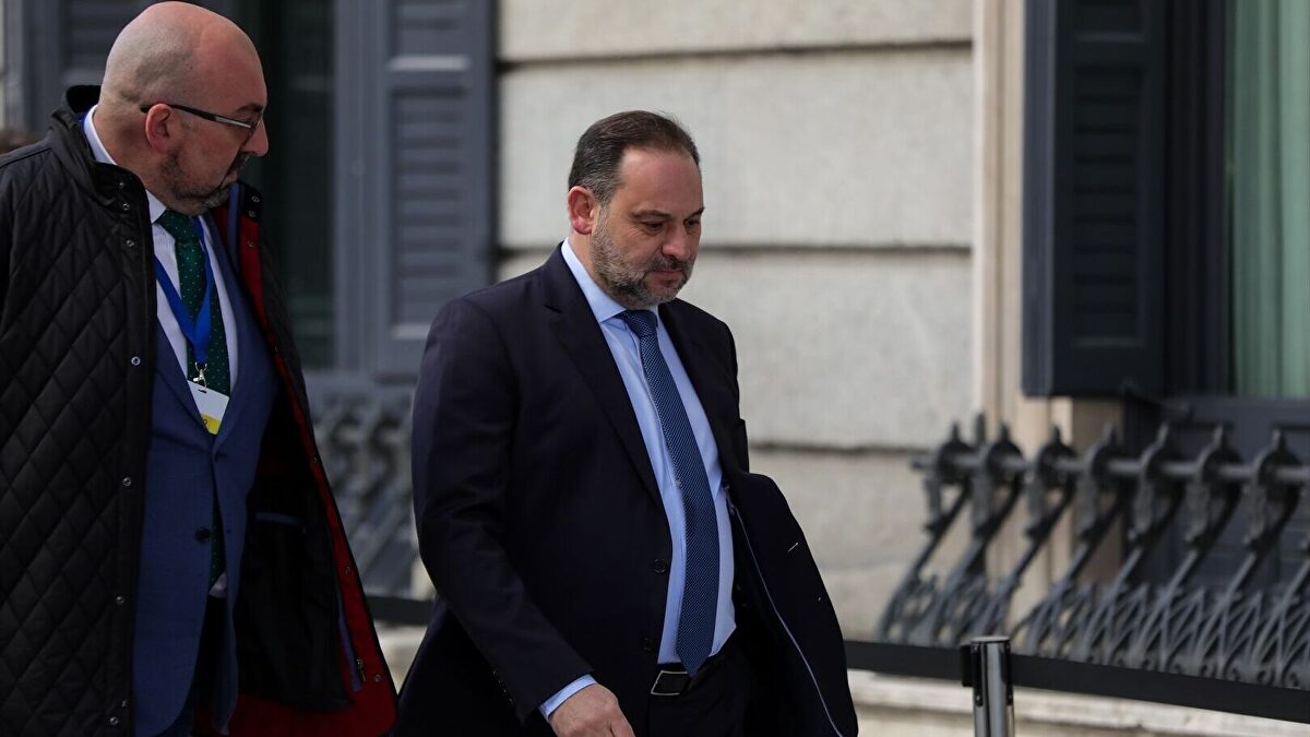 Las palabras en clave para entregas de dinero en efectivo entre Koldo y Ábalos: "Chistorras", "folios" y "lechugas"