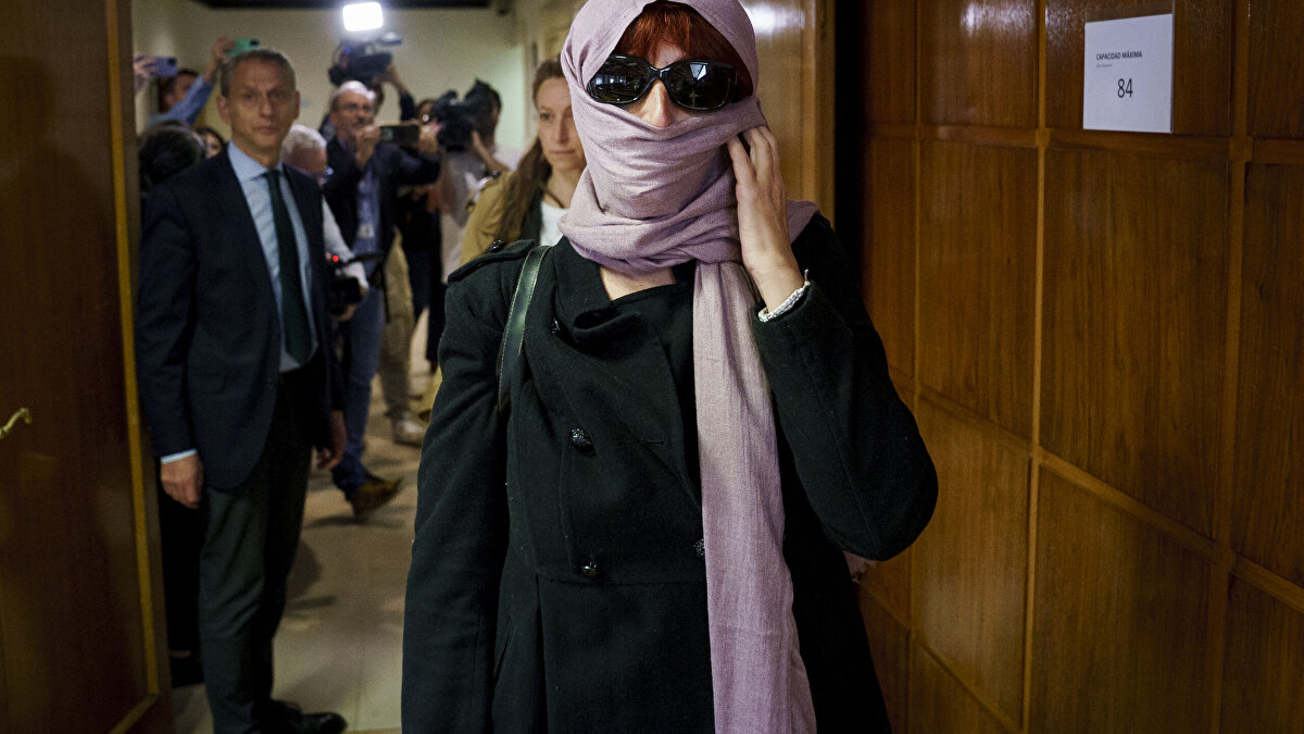 La mujer de Koldo gestionaba la logística de los encuentros sexuales de Ábalos: "¿Van Carlota y Ariadna?"