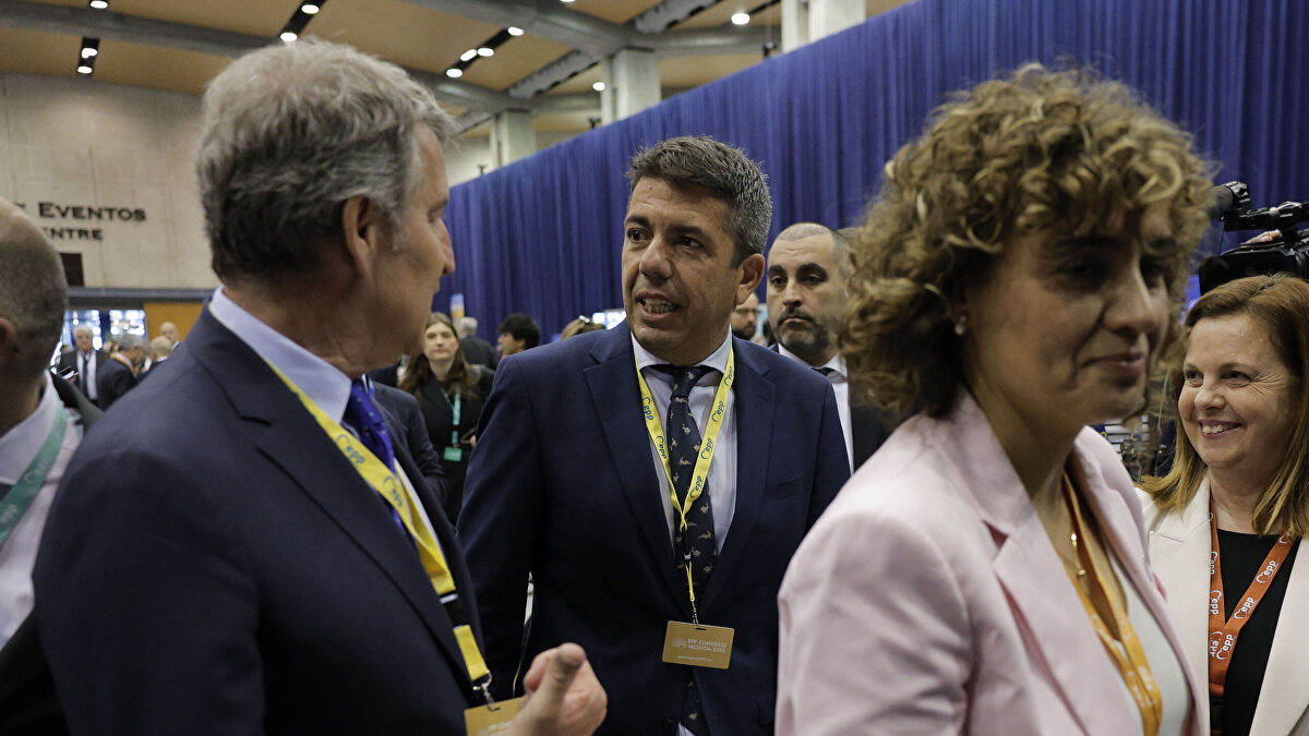 Feijóo remite a la juez los mensajes que le escribió Mazón durante la Dana:  Un puto desastre va a ser esto presi 