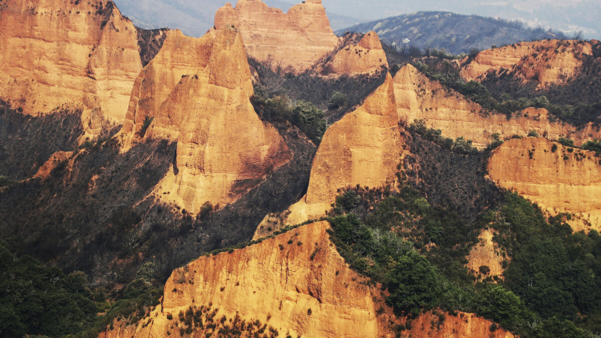 La España quemada no está quemada: os contamos la situación real y por qué hay que seguir viajando allí