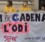 Los miembros de ERC acosando a los trabajadores de la cadena COPE, antes de refugiarse en el Parlamento