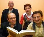 Carlos García de Andoin, a la derecha, durante la presentación de su último libro