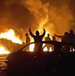 Uno de los actos vandálicos perpetrados en los arrabales de París.