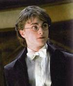 Harry Potter con su túnica de gala