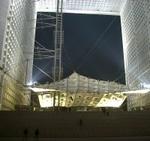 Vista parcial de La Grande Arche (París).