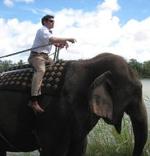 Raj Bhakta, en plena faena.