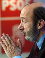 Rubalcaba, rezando quizás para que la Conferencia Episcopal picase el anzuelo