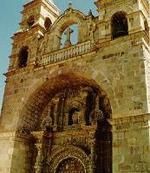 Detalle de la facha de la iglesia de San Lorenzo, en Potosí.