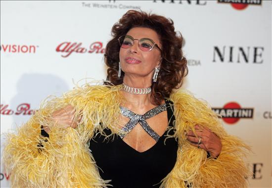 sofia-loren-nine-140110.jpg