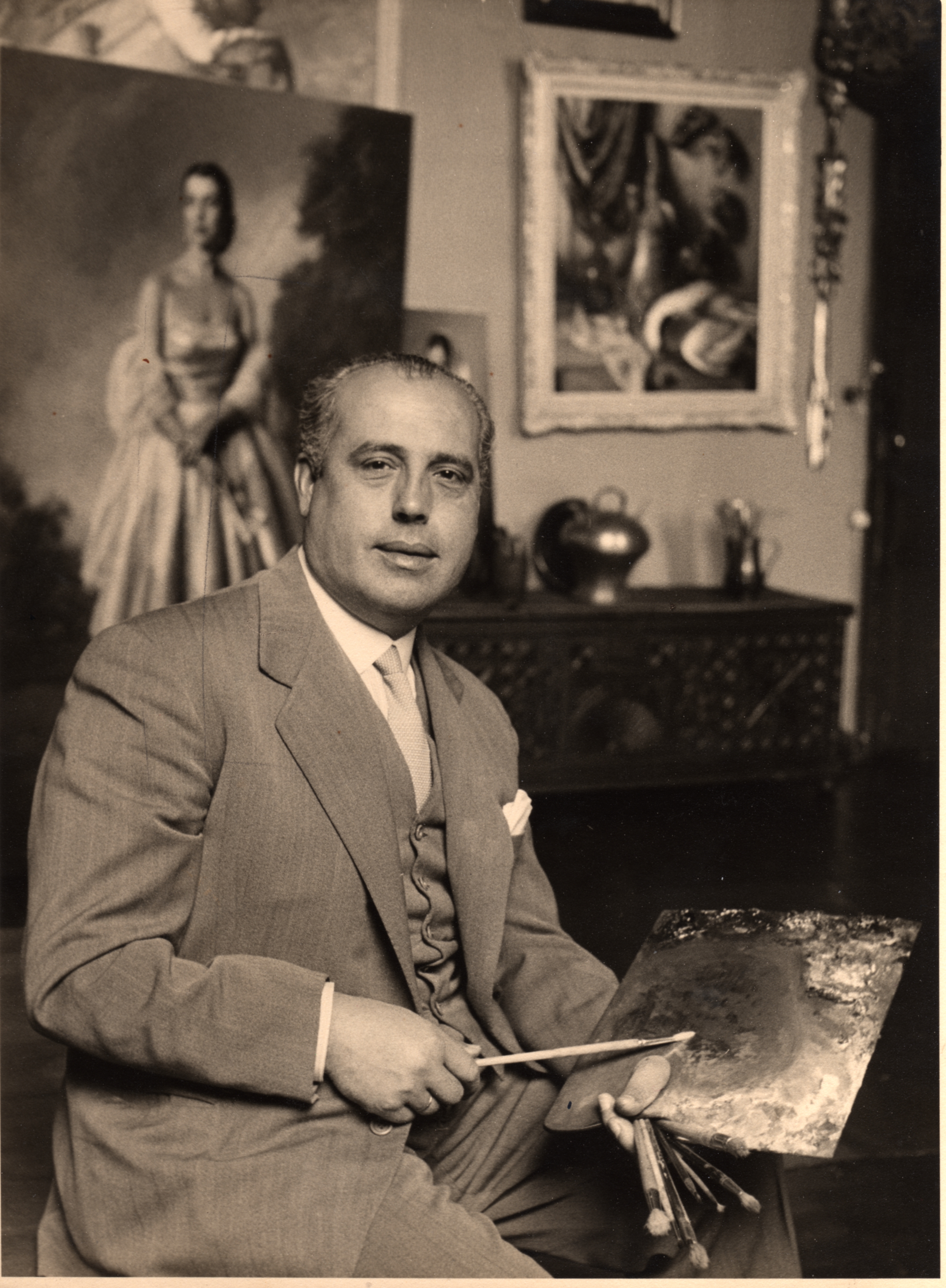 EnriqueSeguraIglesiasposaensuestudiodePu