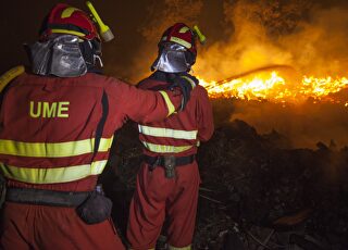 unidad-militar-de-emergencias-fuego-060816.jpg