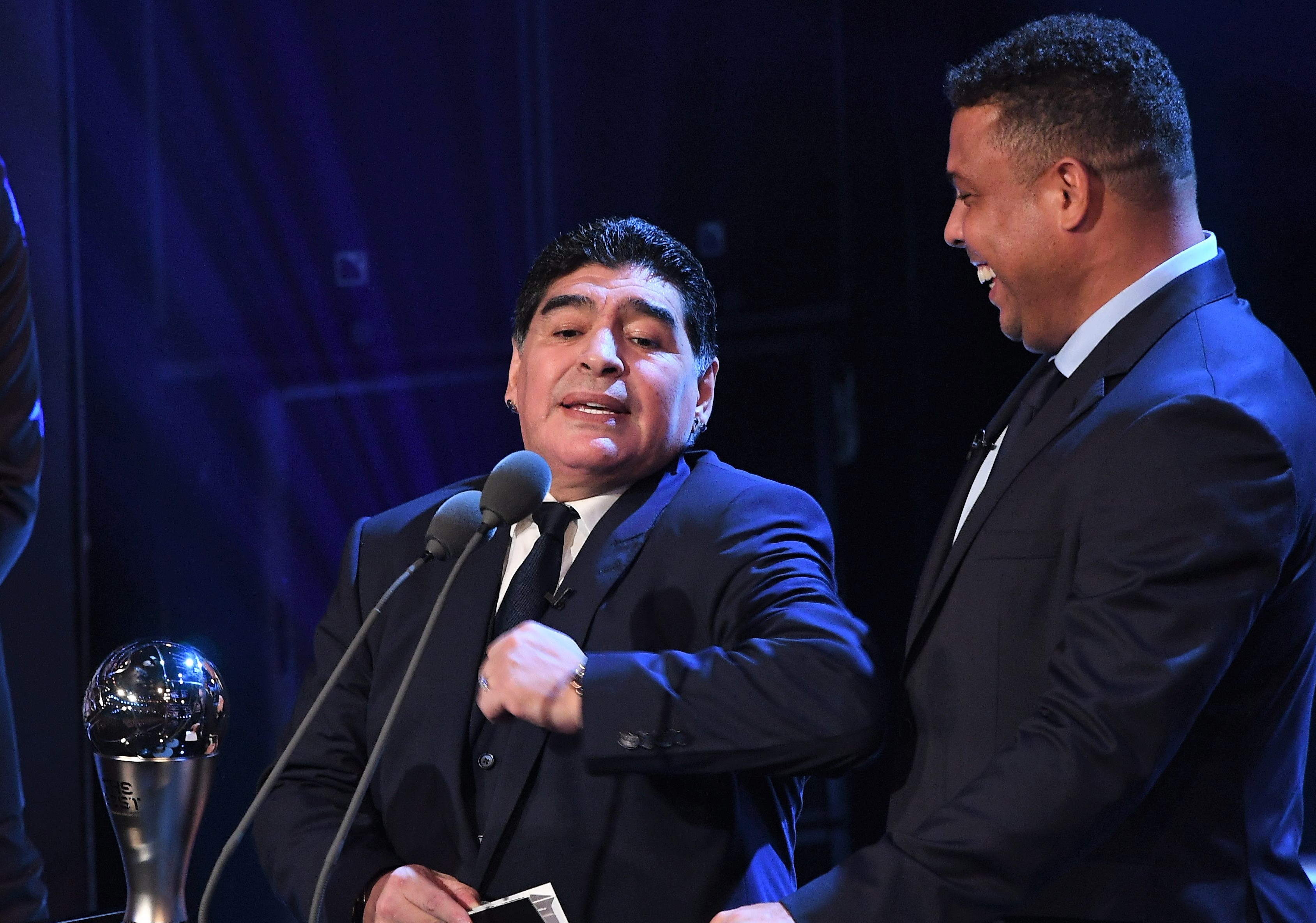 2310-maradona-ronaldo.jpg