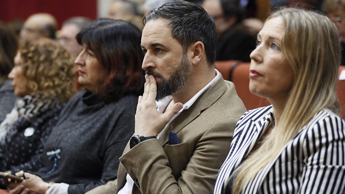 Abascal replica a Feijóo echándole en cara la hemeroteca: "¿Qué es lo ...
