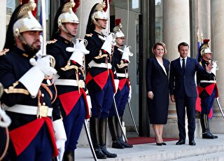 macron-24-07-2019-eliseo-guardia.jpg