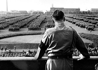 desfile-militar-hitler.jpg