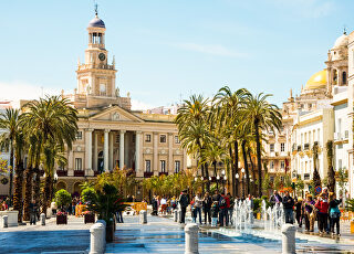 iglesia-y-plaza-de-san-antonio-cadiz-andalucia.jpg