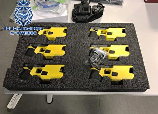 policia-nacional-pistolas-electricas-taser-141020.jpg