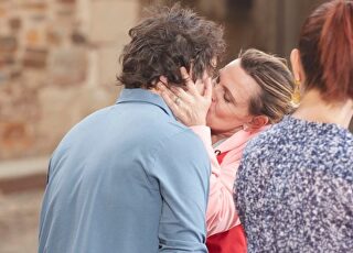 ainhoa-arteta-jordi-cruz-beso.jpg