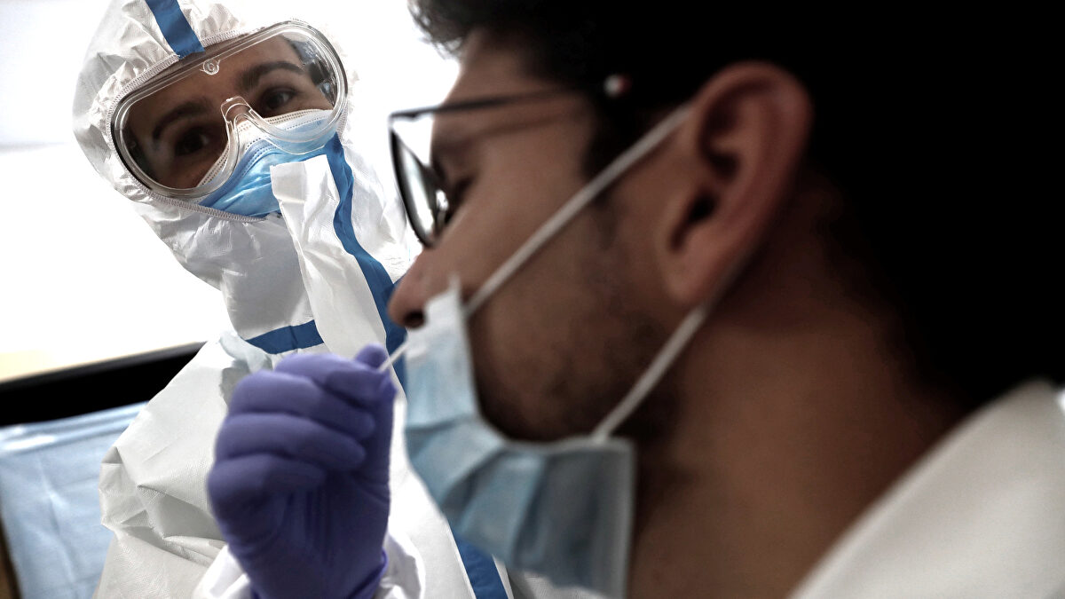 La tercera ola de coronavirus avanza con cifras récord de contagios e ...