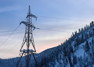 luz-montana-nieve-torre-electricidad-alta-tension.jpg