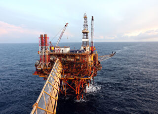 plataforma-petrolifera-petroleo-brent-mar.jpg