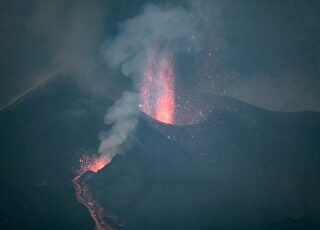 explosion-volcan270921.jpg