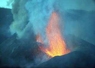 volcan-la-palma-erupcion-nube-cenizas-131021.jpg