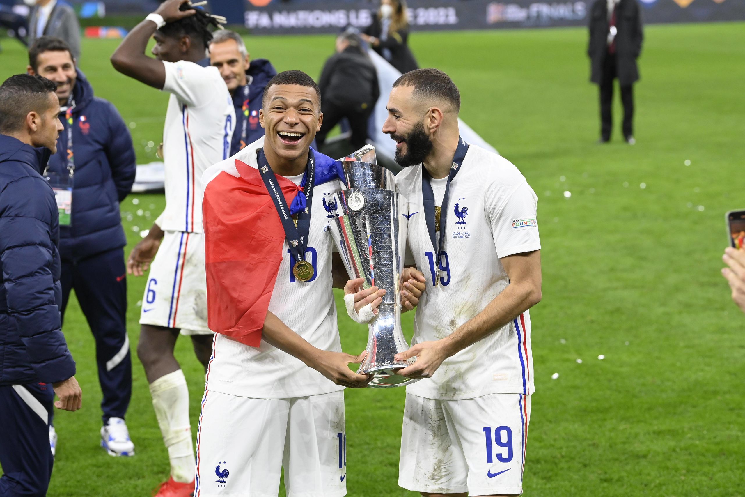 1410-benzema-mbappe-francia.jpg