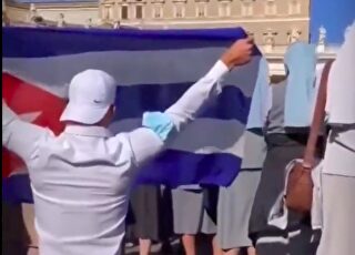 bandera-cubana-vaticano.jpg