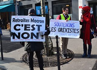 manifestation-du-24-janvier-2020-contre-le-projet-macron-de-reforme-des-retraites51e-jour-du-mouvementa-paris-manif-de-republique-a-co.jpg