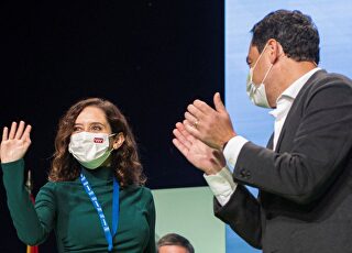 isabel-diaz-ayuso-juanma-moreno-19112021-recorte.jpeg