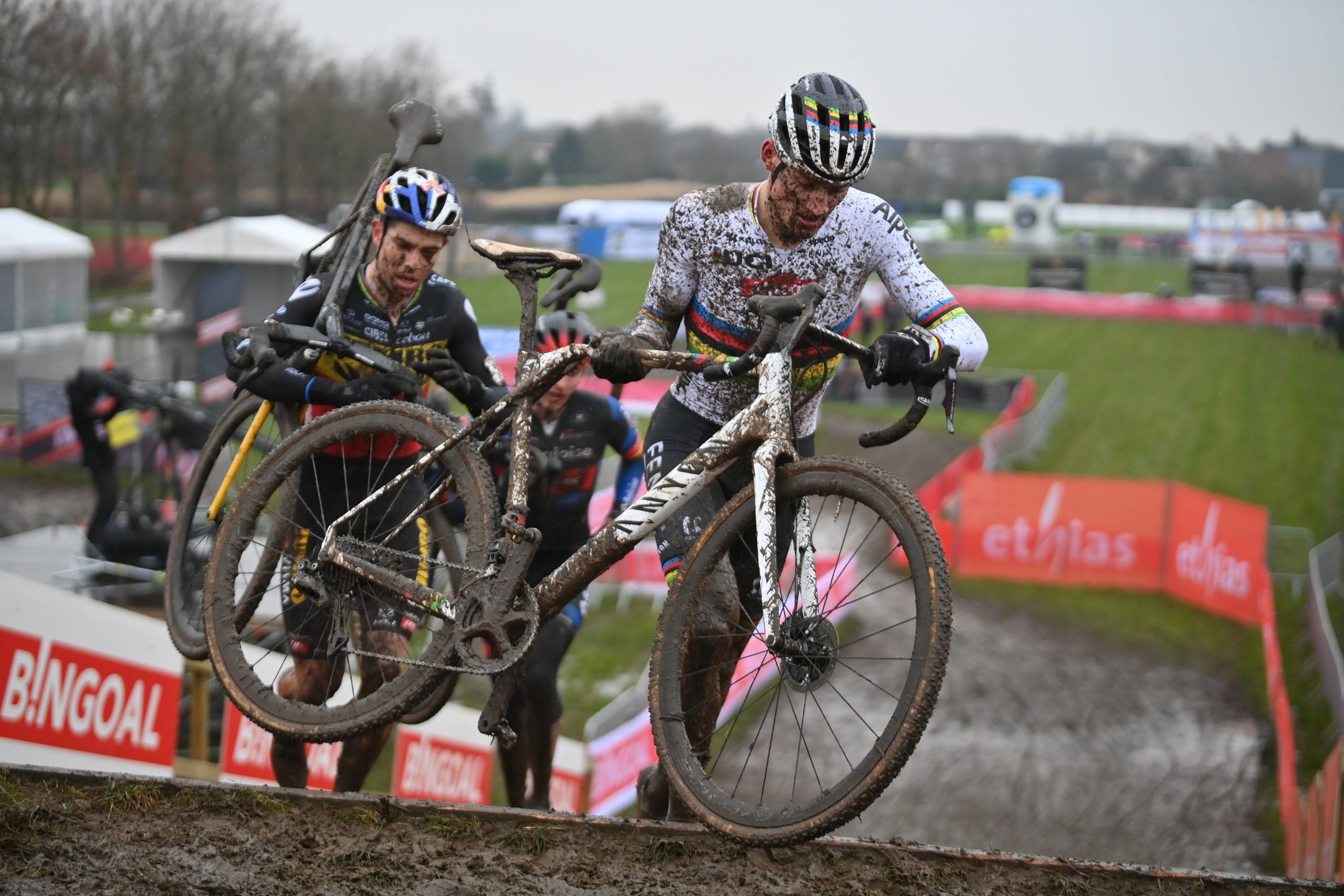 2612-van-aert-van-der-poel.jpg