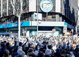europapress-4263089-varias-personas-manifiestan-apoyar-diaz-ayuso-sede-partido-popular-20-banner.jpg