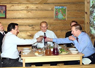 schroeder-putin-kutschma-ostseerates2002.jpg
