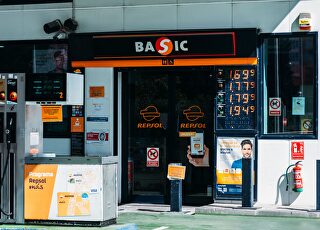 gasolinera-repsol-en-madrid-espana.jpg