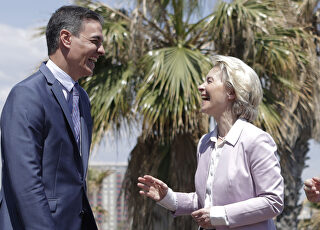 pedro-sanchez-ursula-von-der-leyen-08052022-barcelona.jpg