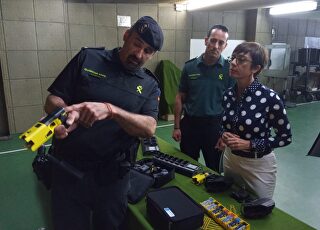 guardia-civil-pistolas-electricas-taser-maria-gamez-180522.jpg