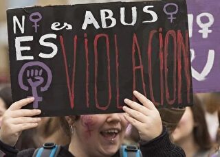 pancarta-abuso-violacion-manada-26052022.jpg