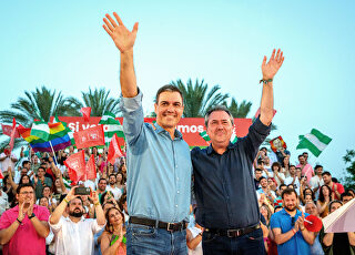 pedro-sanchez-y-juan-espadas-cierran-campana-del-psoe-en-sevilla.jpg